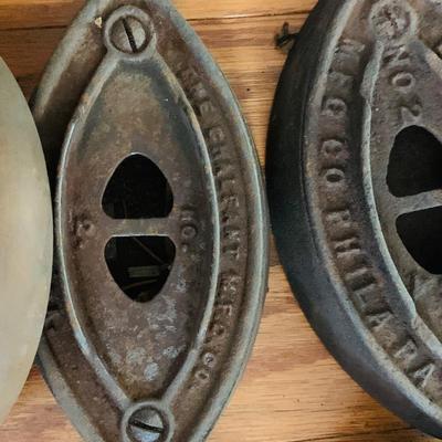 LOT525: Vintage/Antique Cast Iron Irons with Wood Handles