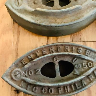 LOT525: Vintage/Antique Cast Iron Irons with Wood Handles