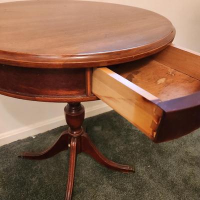 Drum Table w 1 Drawer 21" dia x26"