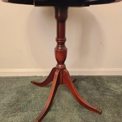Drum Table w 1 Drawer 21" dia x26"