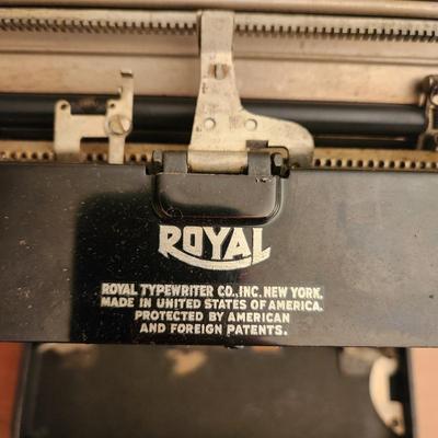 Vintage Royal Typewriter model O