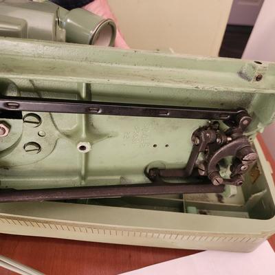 Vintage Green Portable Singer Sewing Machine 185J Powers up Running