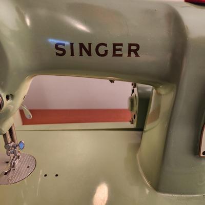 Vintage Green Portable Singer Sewing Machine 185J Powers up Running