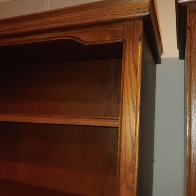 NICE BOOKCASE WITH ADJUSTABLE SHELVES (1)