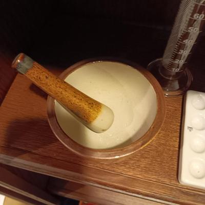 GLASS BEAKER, COOR POTTERY PHARMACY TRAY AND CLAY PESTLE AND MORTAR