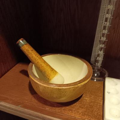 GLASS BEAKER, COOR POTTERY PHARMACY TRAY AND CLAY PESTLE AND MORTAR