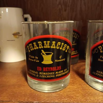GLASSES AND COFFEE MUGS