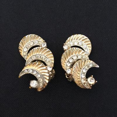 Vintage bsk Gold tone clip on earrings