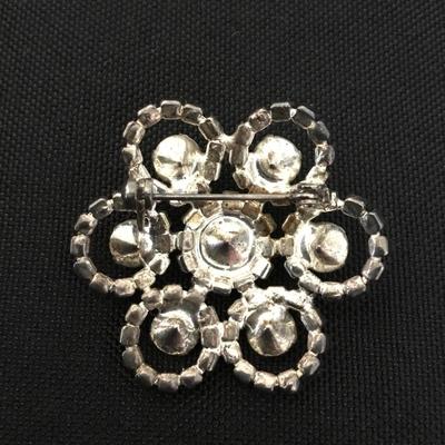 Vintage rhinestone, silver toned, flower, brooch/pin