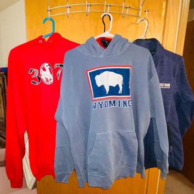 XL WYOMING HOODIES, NEW WOMENS ESTES PARK JACKET AND MORE ( ALL XL)