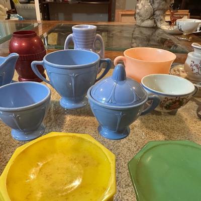 CHILD'S AKRO AGATE, TIN AND OTHER PLAYSET DISHES