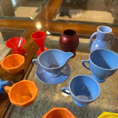 CHILD'S AKRO AGATE, TIN AND OTHER PLAYSET DISHES