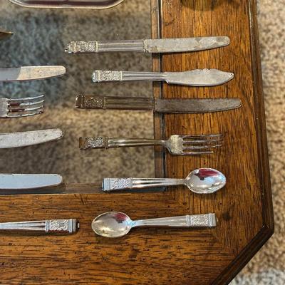 CHILD'S TIN PLAYSET DISHES AND UTENSILS
