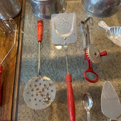 CHILD'S TIN PLAYSET DISHES AND UTENSILS