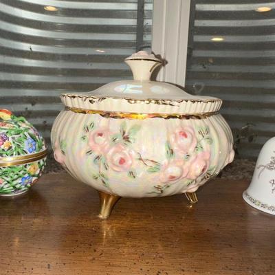 KNICK KNACKS AND SMALL COLLECTIBLES