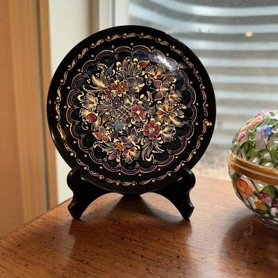 KNICK KNACKS AND SMALL COLLECTIBLES