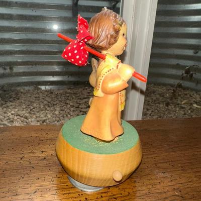 ANRI MUSIC BOX "HAPPY WANDERER"