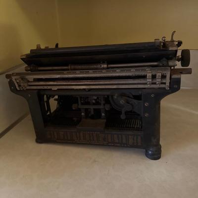 Antique early 1900’s Underwood Typewriter