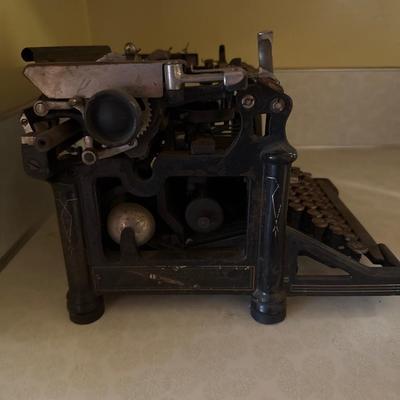 Antique early 1900’s Underwood Typewriter