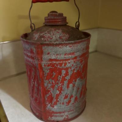 Delphos 1 gallon gas can
