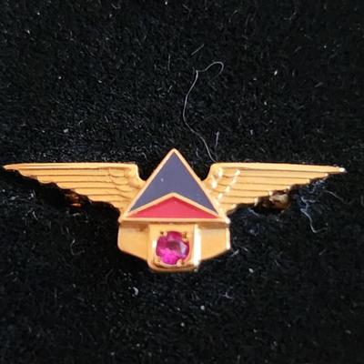 Gold Delta Airlines 10 Year Service Pin