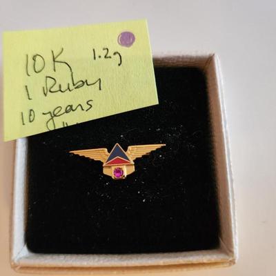 Gold Delta Airlines 10 Year Service Pin