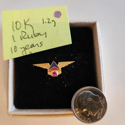 Gold Delta Airlines 10 Year Service Pin