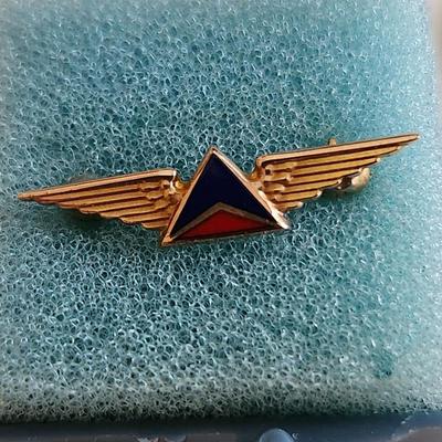Gold Delta Airlines 5 Year Service Pin