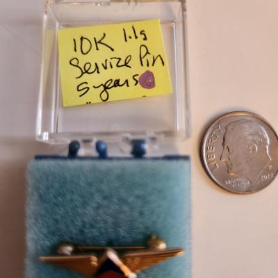 Gold Delta Airlines 5 Year Service Pin