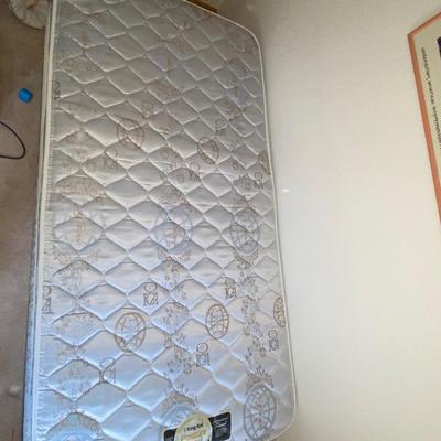 TWIN BED WITH BEDDING