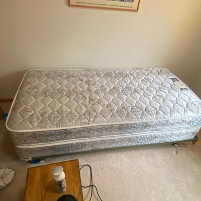 TWIN BED WITH BEDDING
