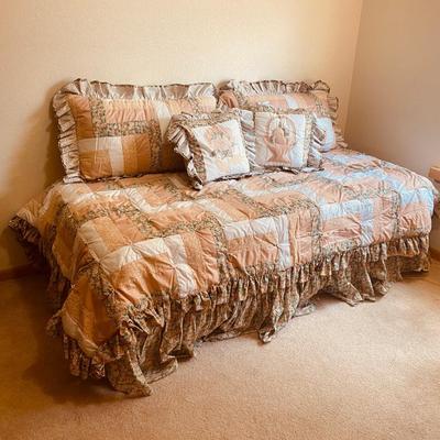 TWIN BED WITH BEDDING