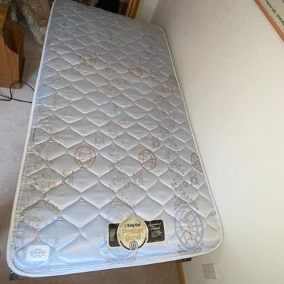 TWIN BED WITH BEDDING