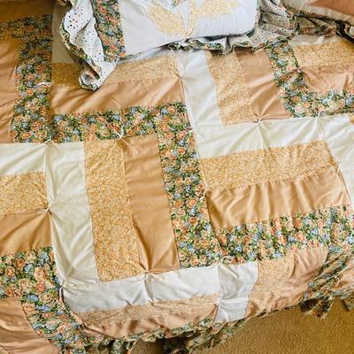 TWIN BED WITH BEDDING