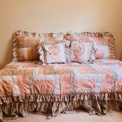 TWIN BED WITH BEDDING