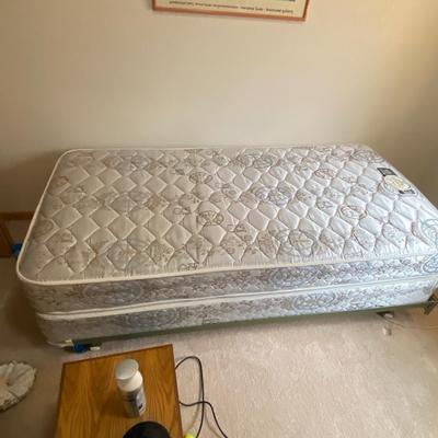 TWIN BED WITH BEDDING