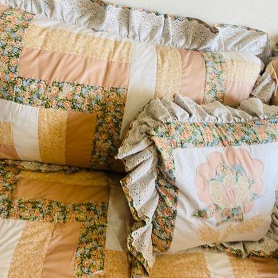 TWIN BED WITH BEDDING