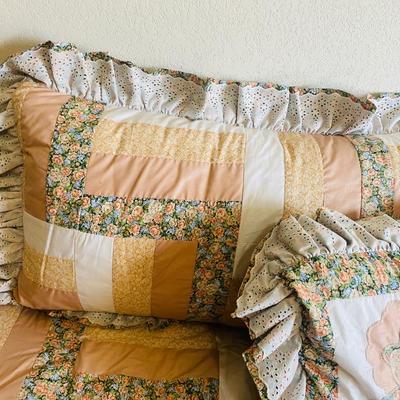 TWIN BED WITH BEDDING