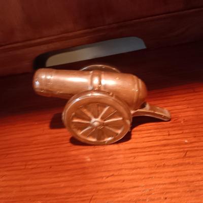 2 METAL MODEL CANONS AND 1 CERAMIC CANON