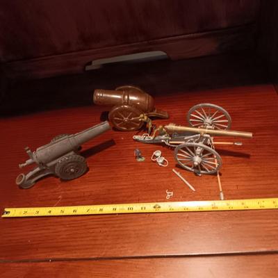 2 METAL MODEL CANONS AND 1 CERAMIC CANON