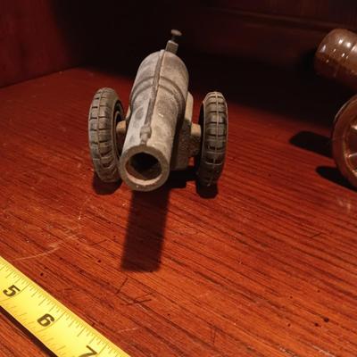 2 METAL MODEL CANONS AND 1 CERAMIC CANON