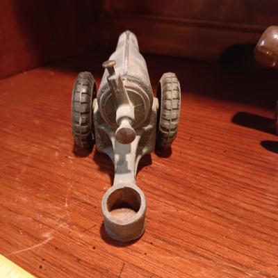 2 METAL MODEL CANONS AND 1 CERAMIC CANON