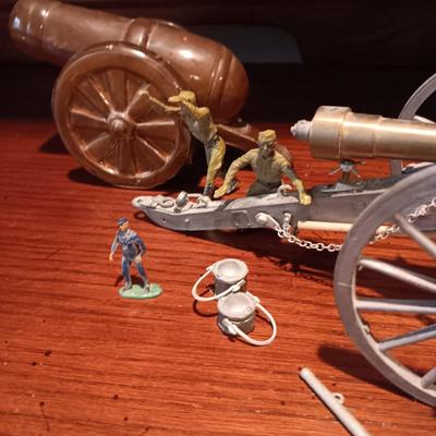 2 METAL MODEL CANONS AND 1 CERAMIC CANON