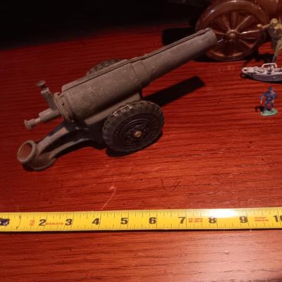 2 METAL MODEL CANONS AND 1 CERAMIC CANON