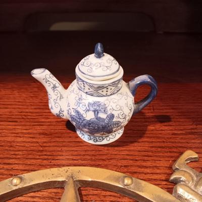 SMALL COLLECTIBLES