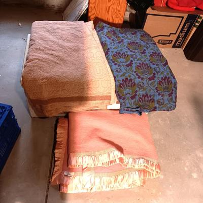 2 LIGHTWEIGHT BEDSPREADS AND A WOOL BLANKET