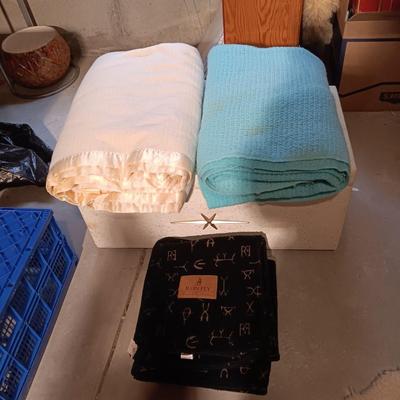 NEW BARN FLY THROW AND 2 QUEEN BLANKETS