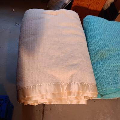 NEW BARN FLY THROW AND 2 QUEEN BLANKETS