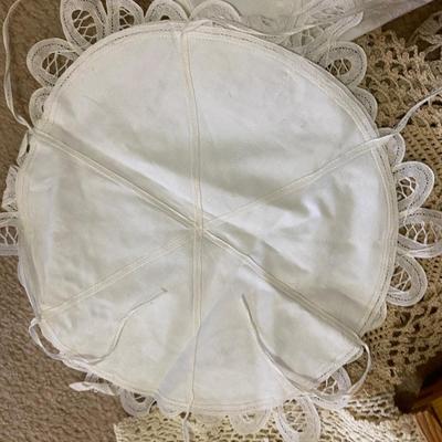 UNIQUE NAPKIN RING HOLDERS, DOILIES AND OTHER TABLE LINENS