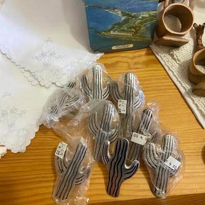 UNIQUE NAPKIN RING HOLDERS, DOILIES AND OTHER TABLE LINENS